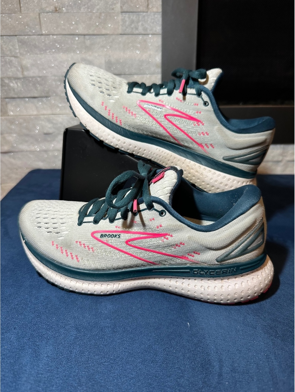 Brooks Glycerin Running Shoes Size 8.5 Womens in Light Gray and Teal